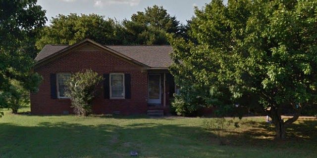 1st image of 200 Lynnford Dr