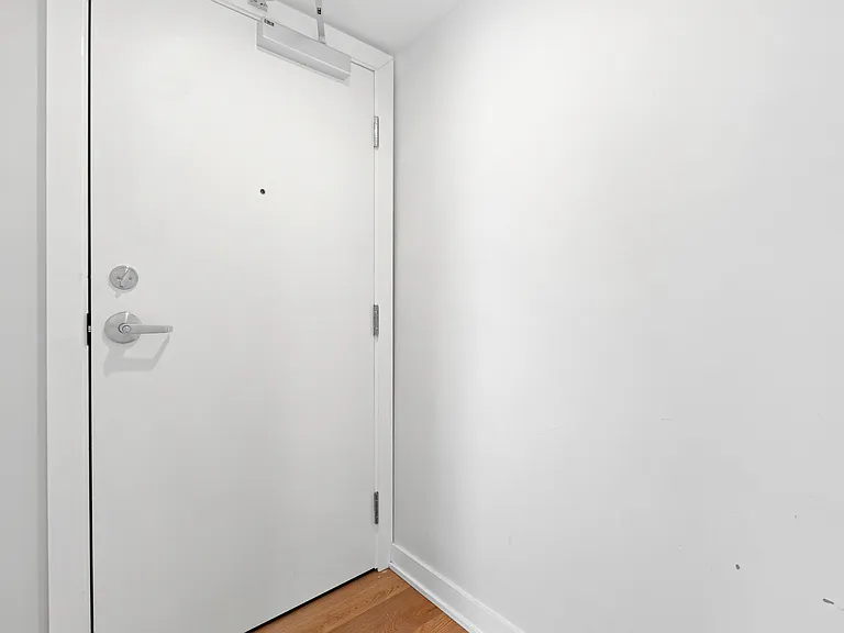 689 Churchill Ave N #204 — Photo 20