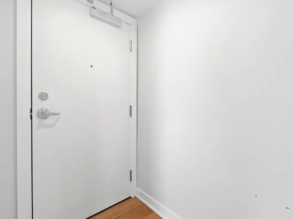 689 Churchill Ave N #103, Ottawa, ON K1Z 5G4