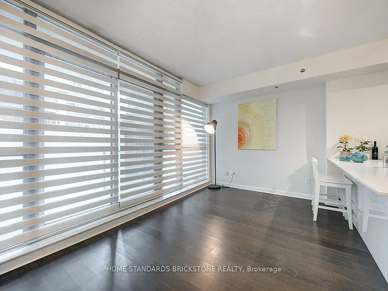 375 King St W #506 — Photo 17