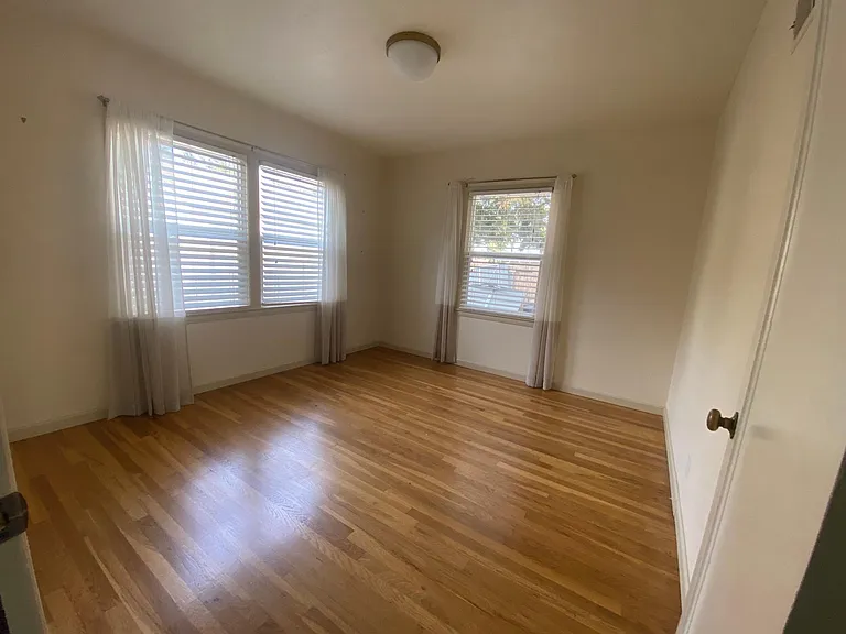 223 E University Ave — Photo 27