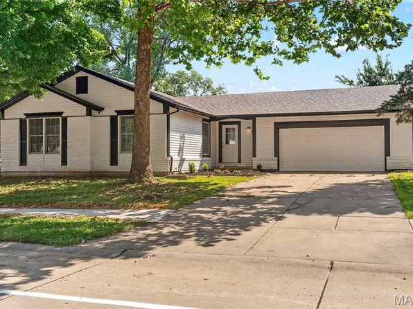 231 Laurelwood Dr, Saint Peters, MO 63376