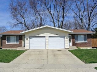 1302 Fairwood Dr, Elgin, IL