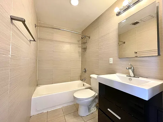 Rented by Astoria Realty | media 8