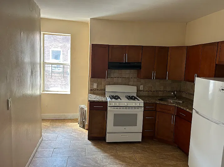 2 bed, 700 sqft, $1,800 — Photo 3