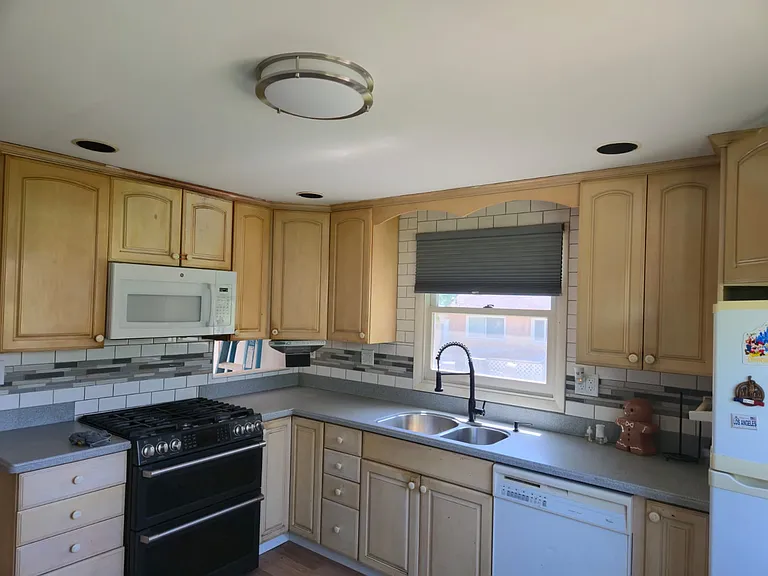 1403 N Highland Pkwy — Photo 3