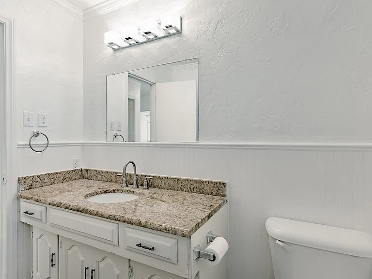 5821 Circular Dr — Photo 32