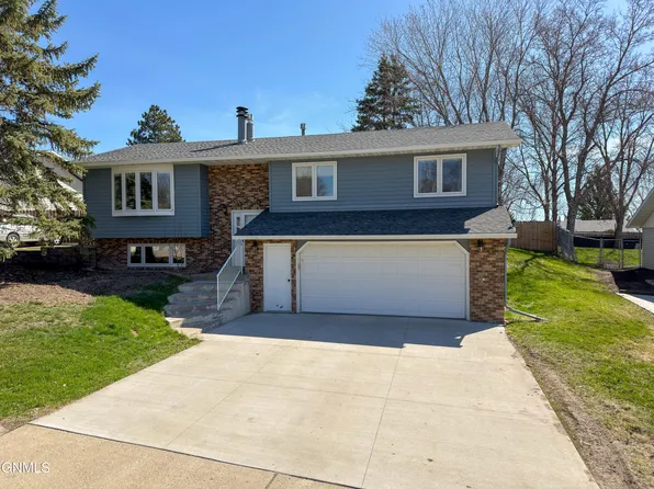 751 N 31st St, Bismarck, ND 58501