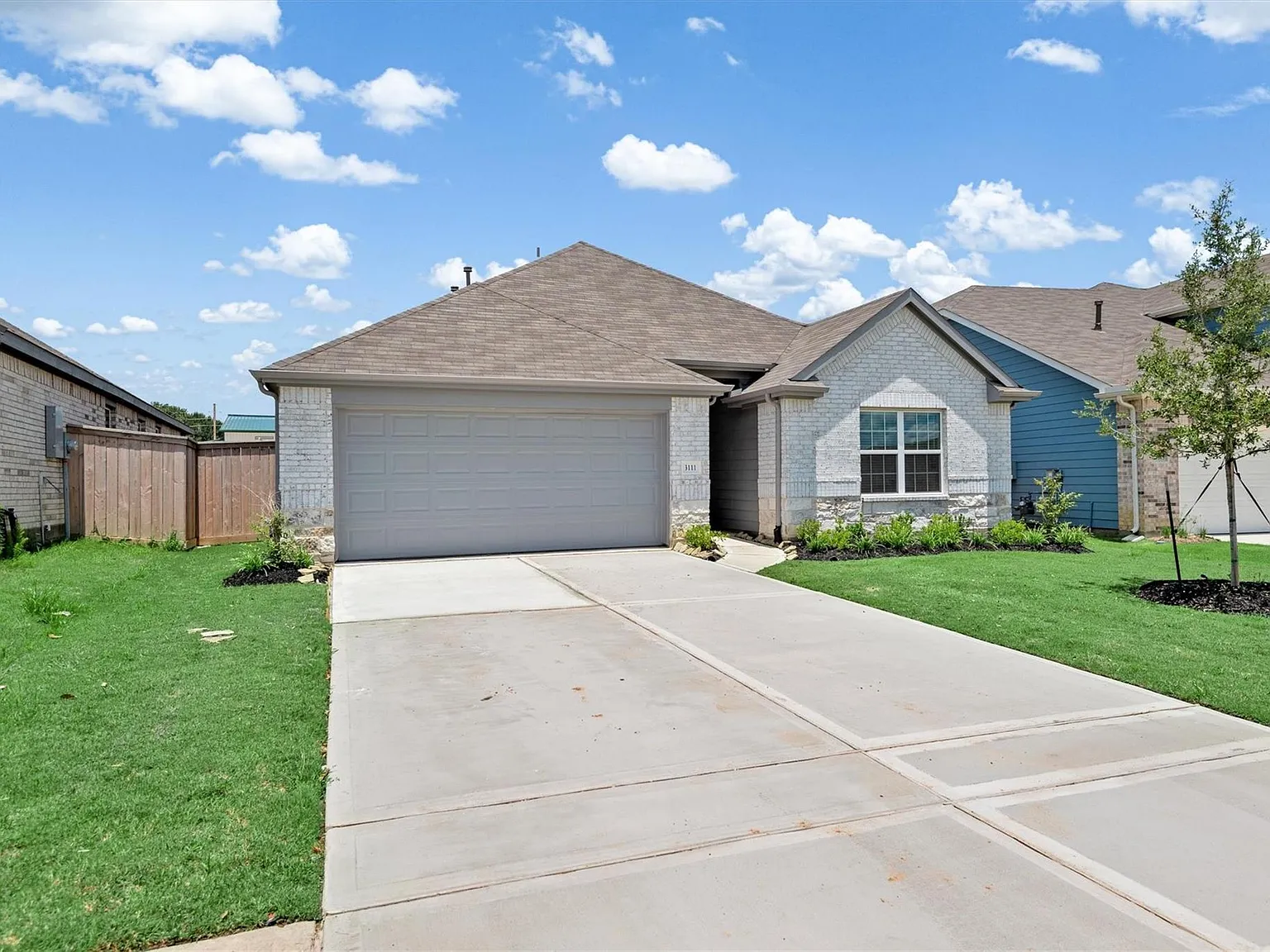3 bed, 2.0 bath, 1605 sqft, $2,100 — Photo 1