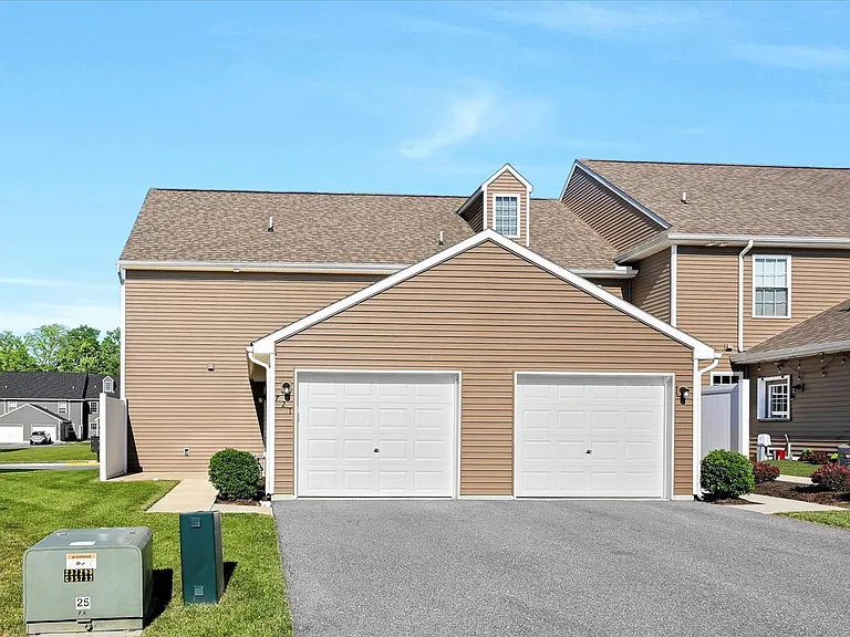 721 Farmwood Ln — Photo 23