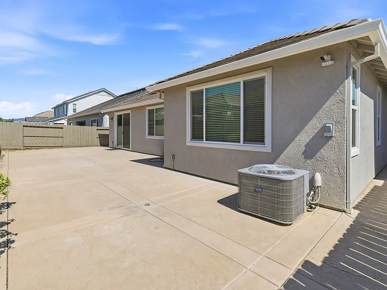 761 Hydrangea Dr — Photo 33
