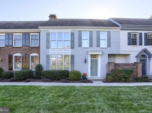 53 Devonshire Sq, Mechanicsburg, PA 17050