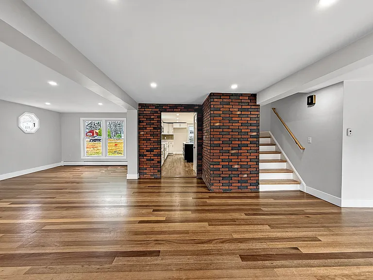 21 Burlington Rd — Photo 9