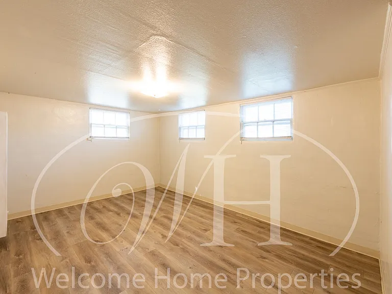228 SE 6th St — Photo 9