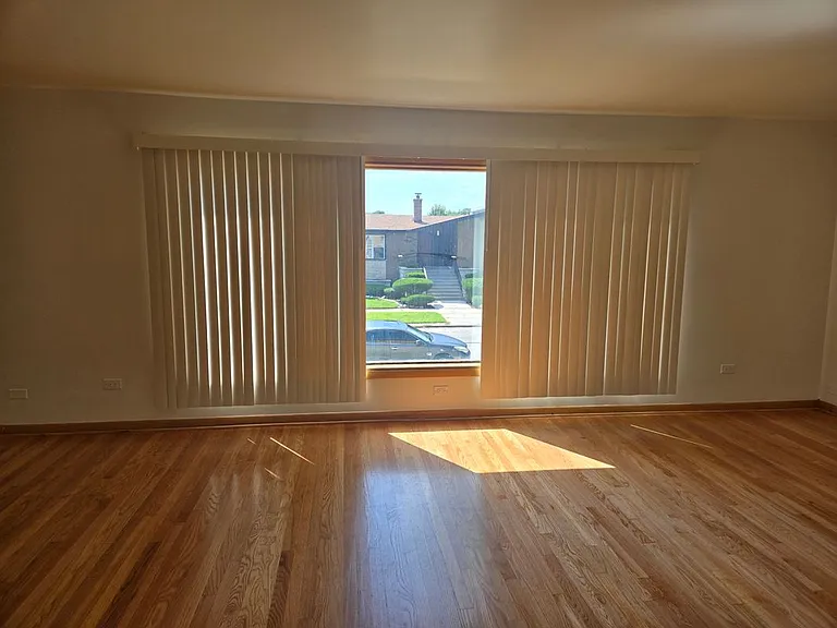9225 S Cregier Ave #1 — Photo 1