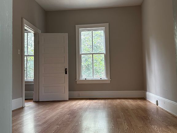 4th image of 305 Linden Ave #B