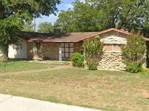 1003 N Bridge St, Brady, TX 76825