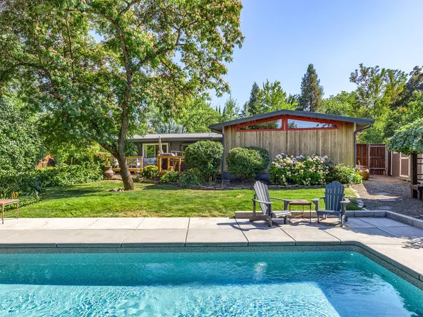 335 E F St, Jacksonville, OR 97530