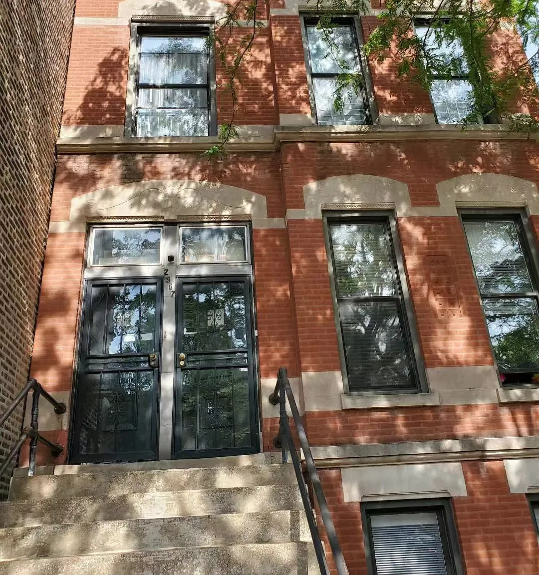3 bed, 800 sqft, $1,650 — Photo 1