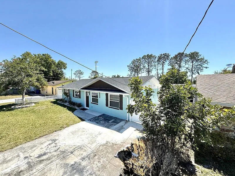 4 bed, 2.0 bath, 1242 sqft, $2,595 — Photo 3