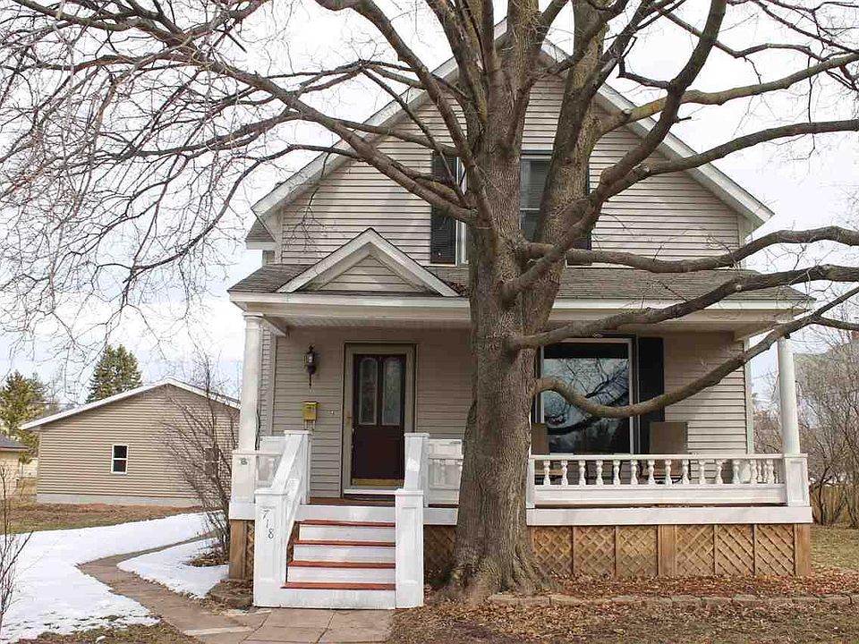 1st image of 718 12th Ave W
