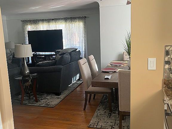 5th image of 8519 Glengary St