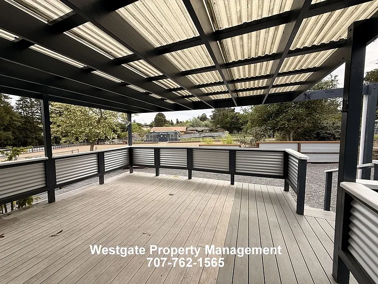 965 Eastman Ln — Photo 20