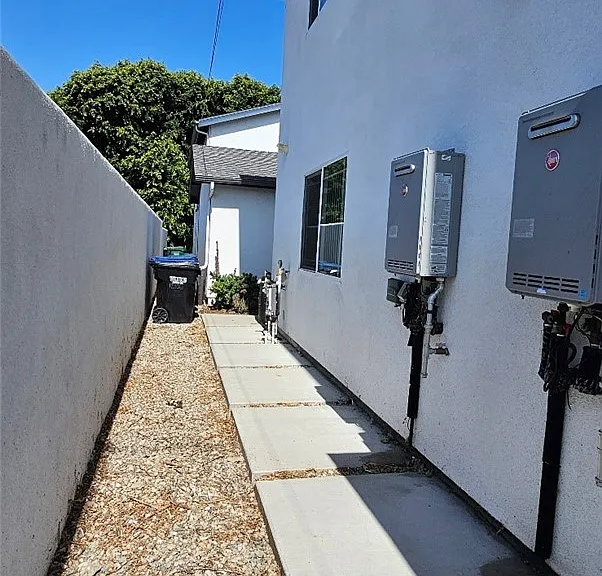 12308 Valley View Ave — Photo 29