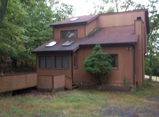 1323 Cambridge Ct, Bushkill, PA 18324