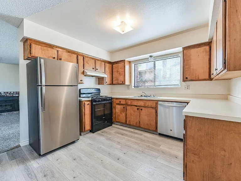 1021 W Perdew Ave — Photo 35
