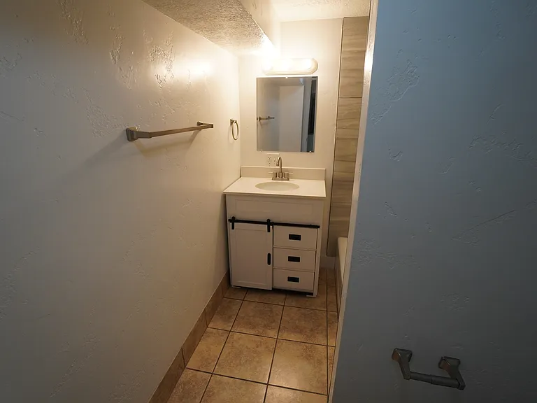 3 bed, 1.0 bath, 1212 sqft, $1,150 — Photo 12