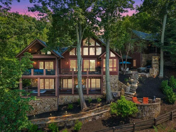 136 Village Ln, Moneta, VA 24121