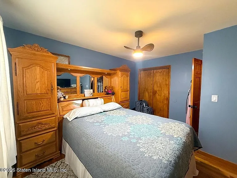 240 Graves St — Photo 10