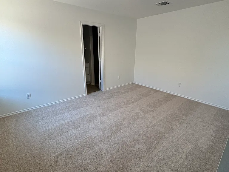 2020 Delphine Dr — Photo 4