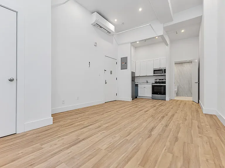81 Willoughby St #410 — Photo 5