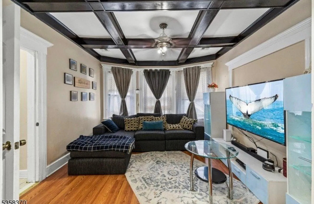 5 bed, $4,000 — Photo 1