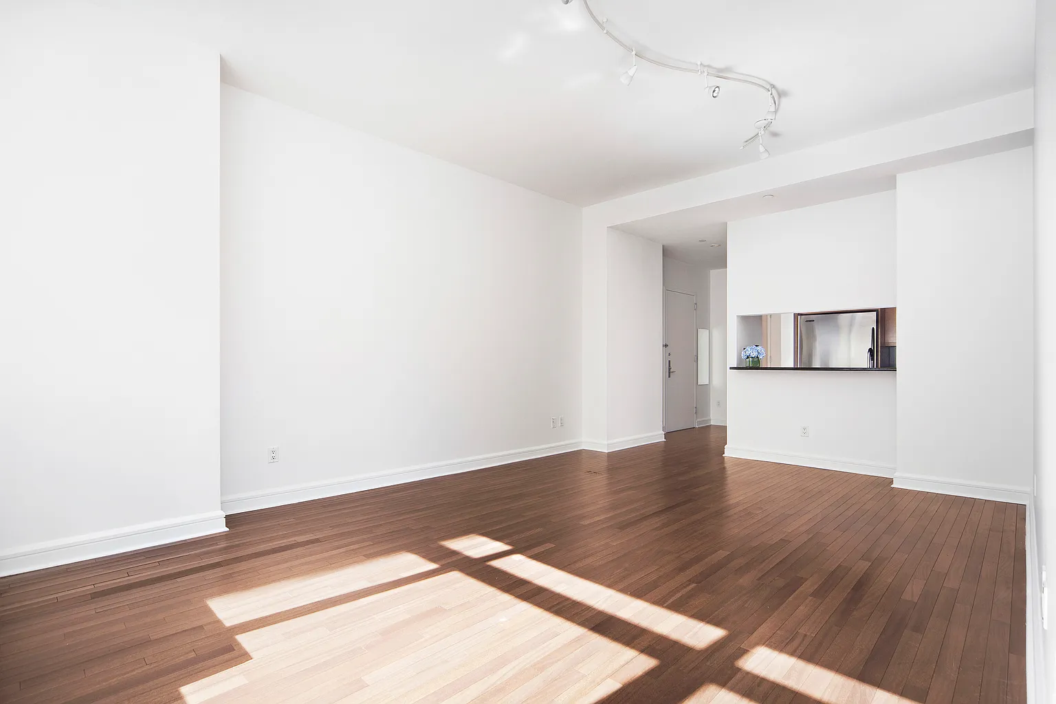 120 Riverside Blvd APT 4U photo 1
