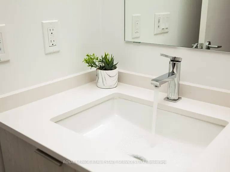 1 Jarvis St #315 — Photo 9