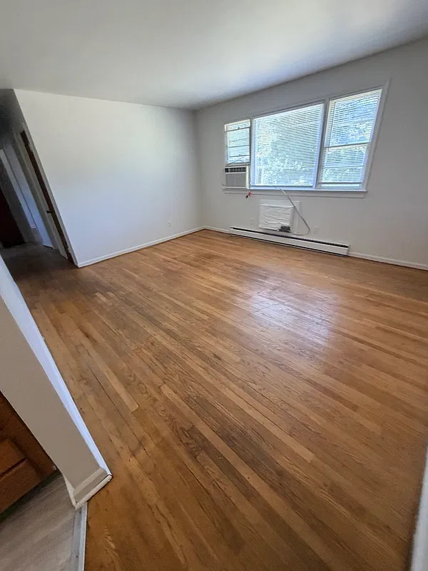 3215 Meadowbridge Rd — Photo 2