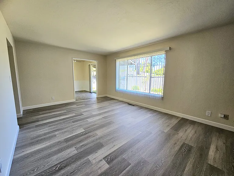 1240 Klee Ct — Photo 5