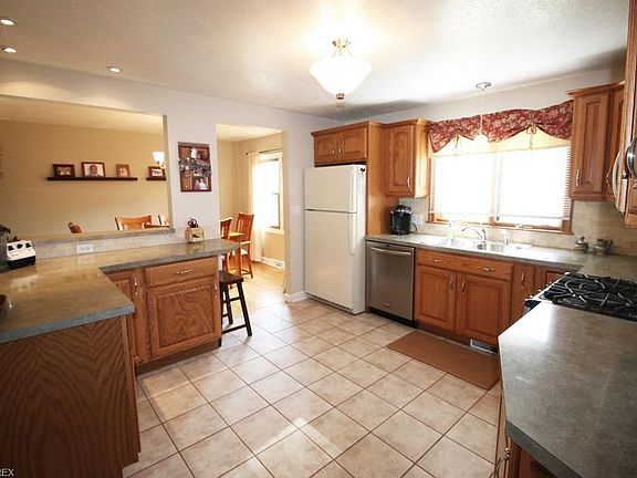 4th image of 4502 Country Club Ln