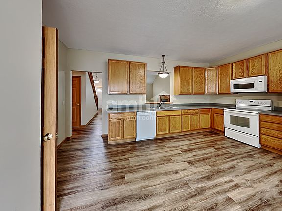 3rd image of 7194 Winterbek Ave