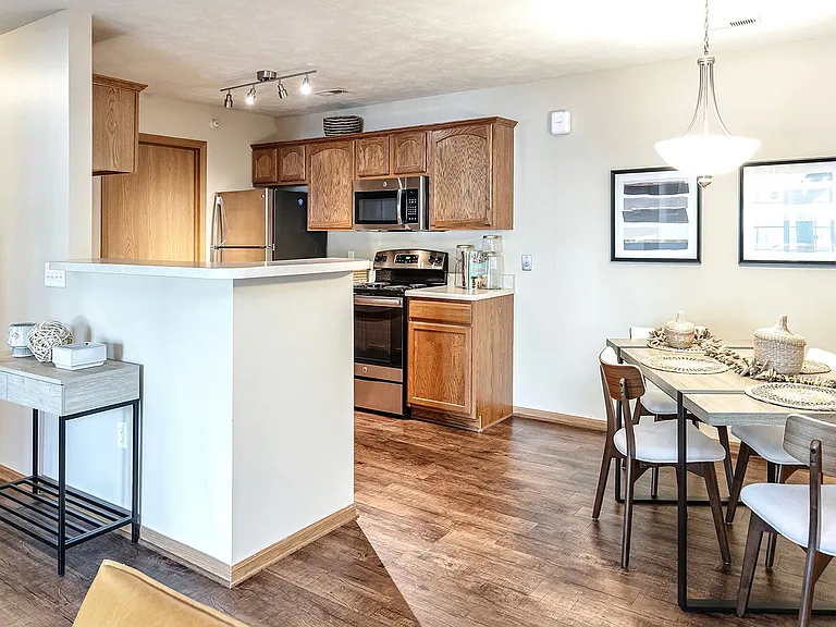Tiburon View Apartments — Photo 8