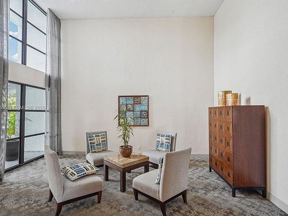 5th image of 400 Leslie Dr APT 323