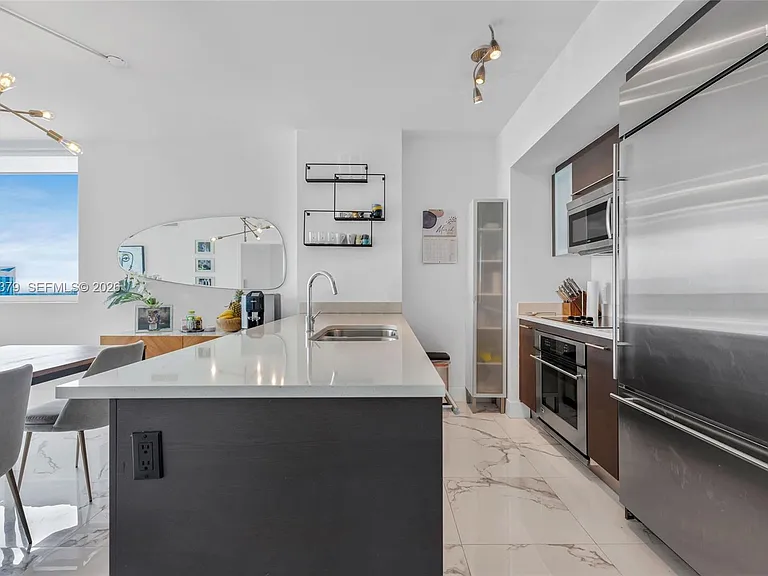 55 SE 6th St #3807 — Photo 8