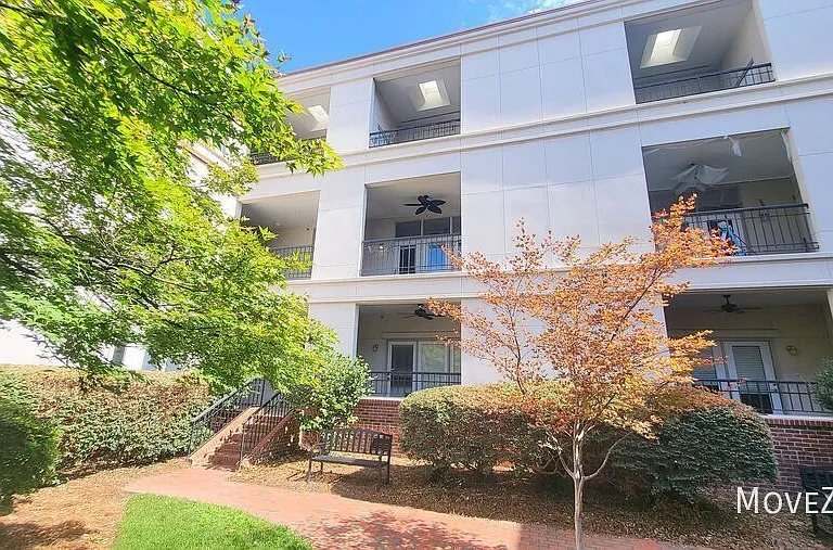 208 E Davie St — Photo 4
