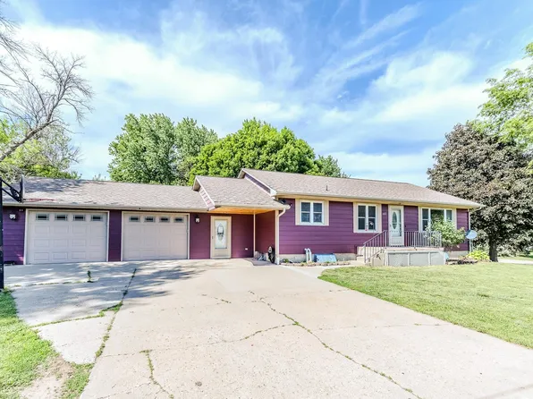 102 Arnolds Entrance, Lake Park, IA 51347