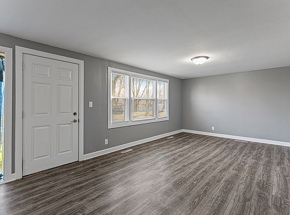 2nd image of 318 Tee Ln