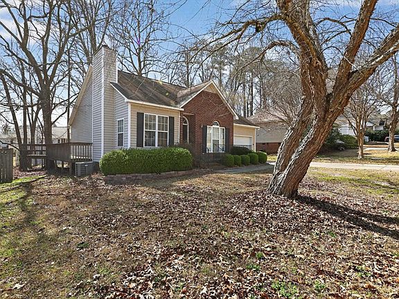 3rd image of 203 Caddis Creek Rd