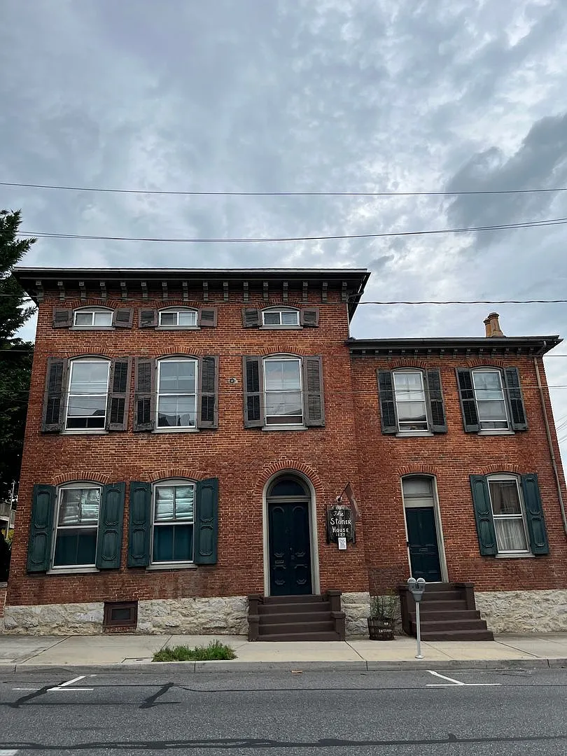 127 Lincoln Way W — Photo 1